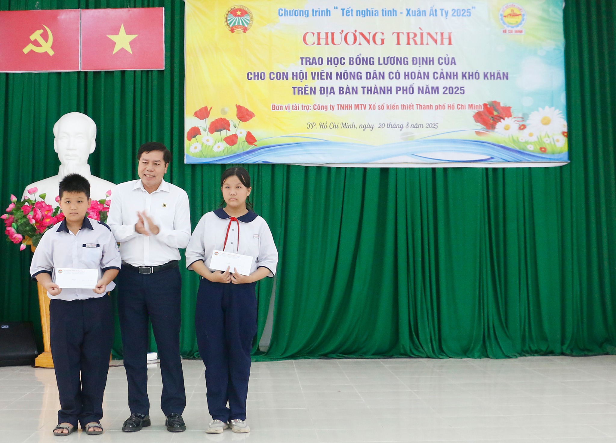 Anh-tin-bai